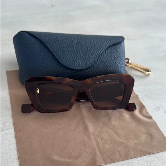 LOEWE EYEWEAR
Cat-eye tortoiseshell acetate sunglasses - Picture 3 of 8